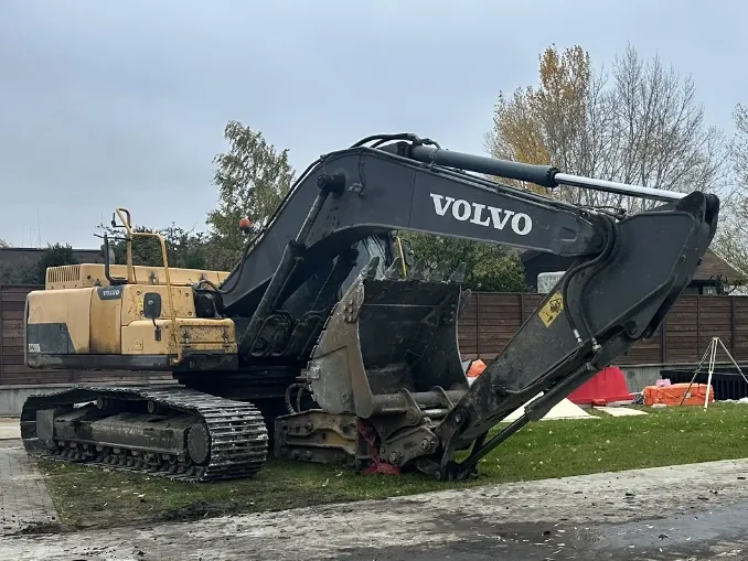 Гусеничный экскаватор Volvo EC250D в аренду